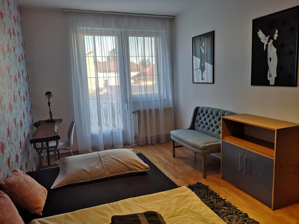 Hotello Apartmanház és Panzió Zalaegerszeg Esterno foto